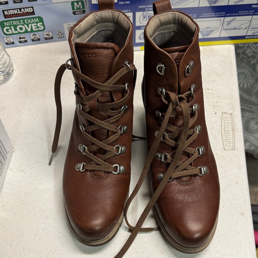 Ecco Women's Brown Leather Lace-Up Ankle Boots